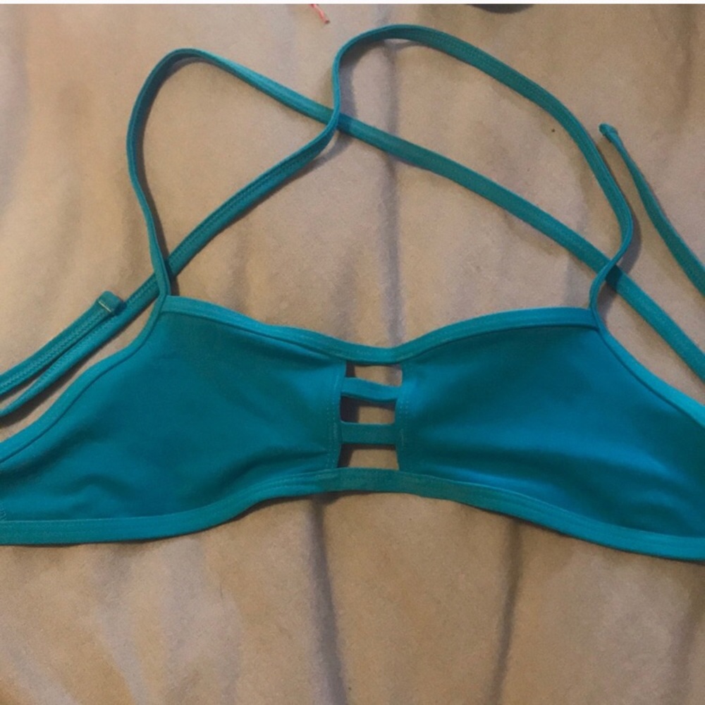 Jolyn Cross Back Vent Top